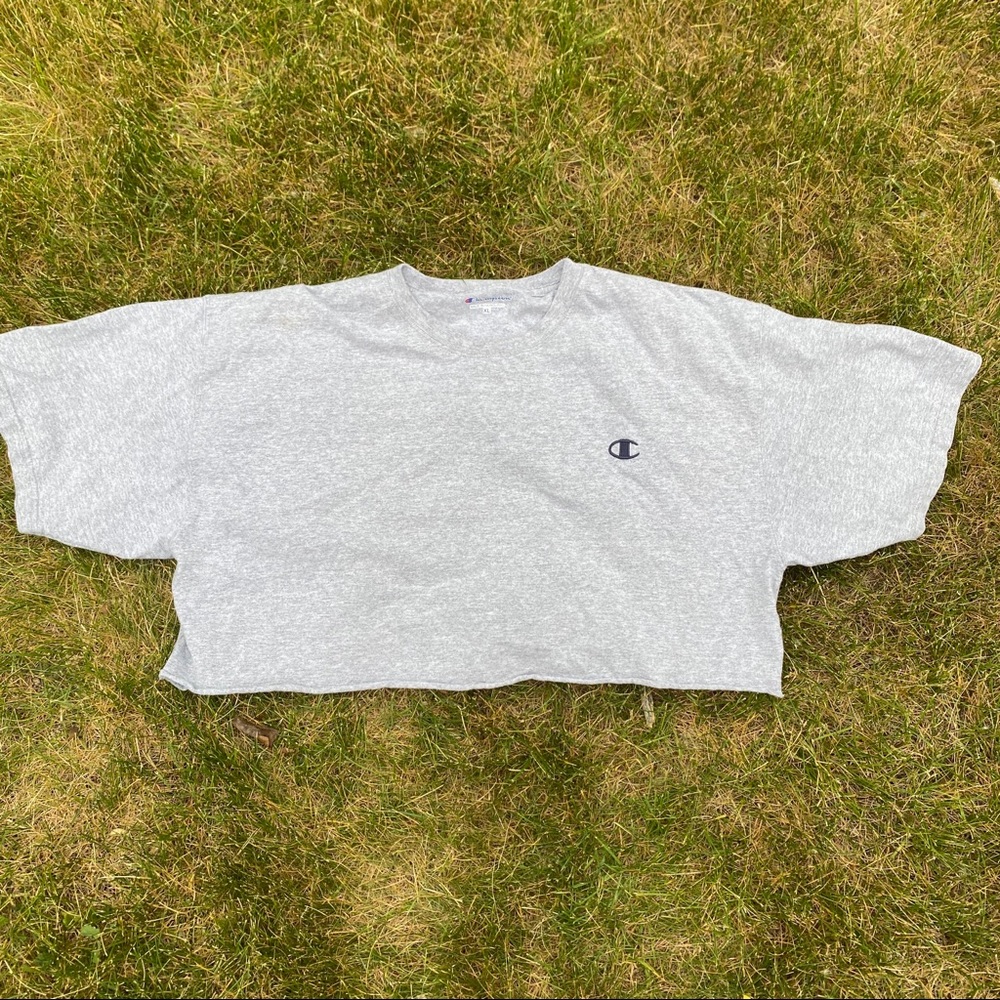 Cropped champions T-shirt